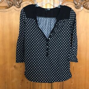 H&M V-neck 3/4 length top.
